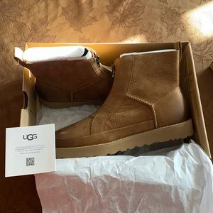Size 9 Ugg Boots. Never worn (wrong size)